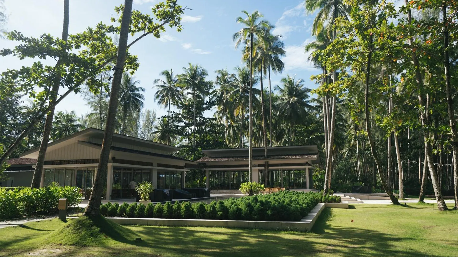 Отель Avani Plus Khao Lak Resort